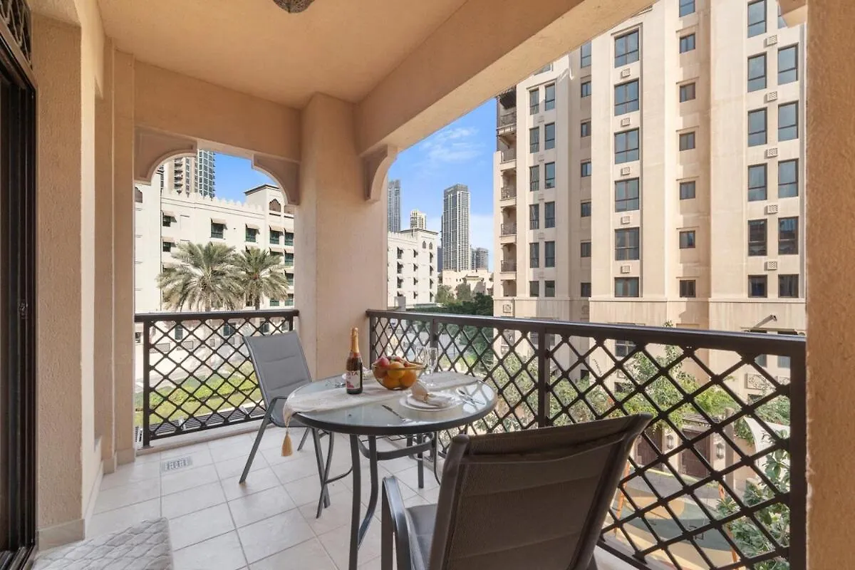 شقة Burj Khalifa View Stay - Downtown Elegance - Chalethomes دبي الإمارات العربية المتحدة